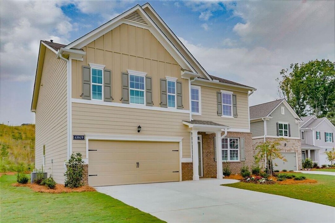 6869 Lake Overlook Ln in Flowery Branch, GA - Foto de edificio