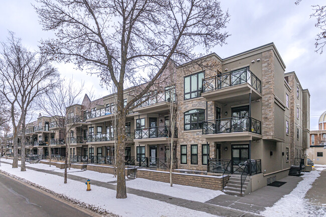 Brownstone I in Edmonton, AB - Building Photo - Building Photo