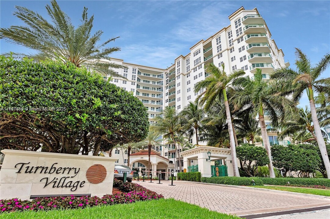 20000 E Country Club Dr in Aventura, FL - Foto de edificio