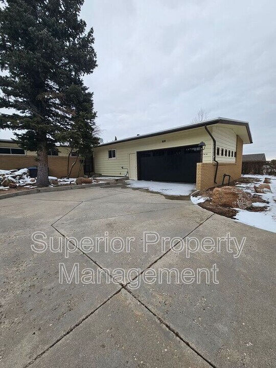 610 Vista Ln in Cheyenne, WY - Building Photo