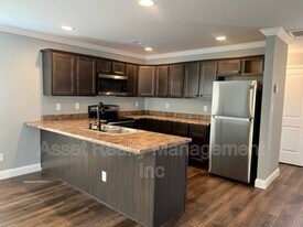 924 Warrior Hill Dr in Louisville, TN - Building Photo