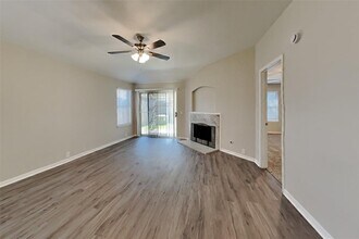 10219 E Summit Canyon Dr in Houston, TX - Building Photo - Building Photo