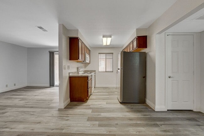 5160 Indian River Dr in Las Vegas, NV - Building Photo - Building Photo