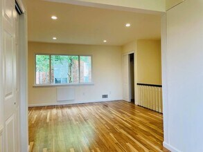 26 Elm Ave in Glen Cove, NY - Building Photo - Building Photo