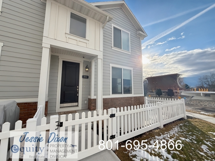 757 E 950 N in Layton, UT - Building Photo