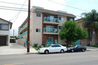 620 S Lake St in Burbank, CA - Building Photo - Building Photo