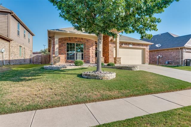 2033 Frosted Willow Ln in Fort Worth, TX - Building Photo - Building Photo