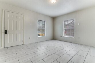 7909 Wanebe Dr in Dallas, TX - Building Photo - Building Photo