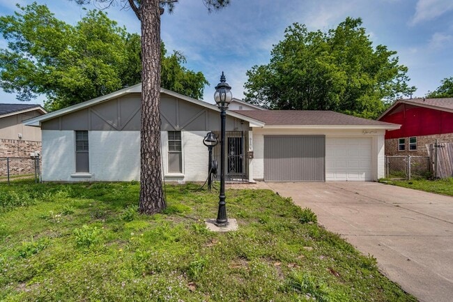 816 Skelly St, Unit 1140 in Crowley, TX - Building Photo - Building Photo