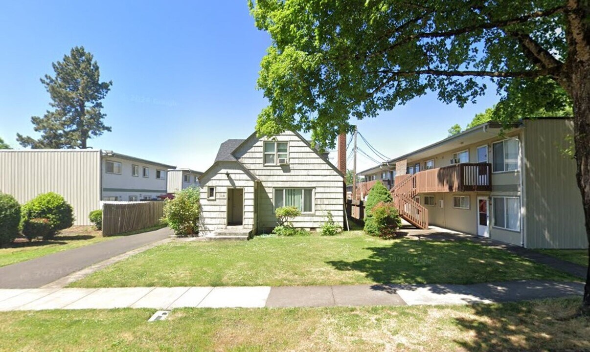 1233 W 8th Ave in Eugene, OR - Building Photo