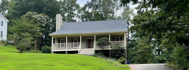 422 Mapleton Dr NW
