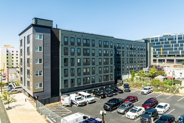 Uno on Chestnut in Philadelphia, PA - Building Photo