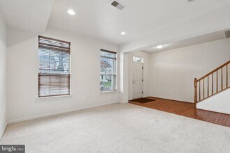 44216 Navajo Dr in Ashburn, VA - Building Photo - Building Photo