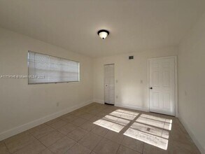 2900 SW 56th Ave in West Park, FL - Building Photo - Building Photo