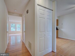 9867 High Water Ct in Burke, VA - Building Photo - Building Photo