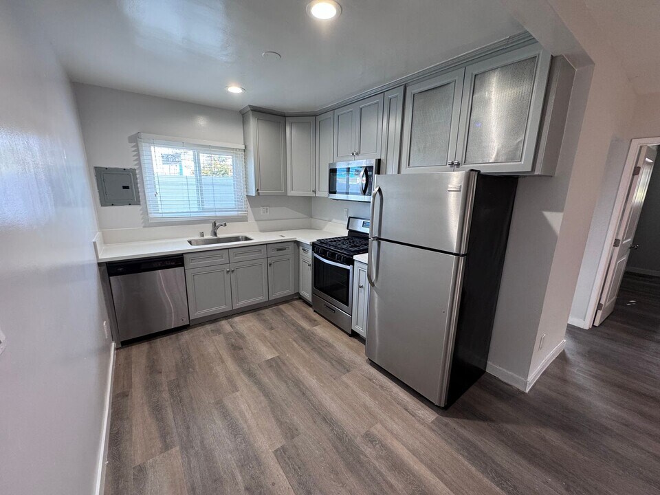 2727 Abbot Kinney Blvd in Los Angeles, CA - Building Photo