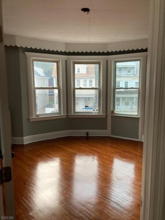 116 N 17th St in East Orange, NJ - Building Photo