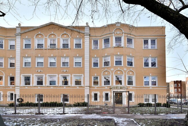 2061 W Fargo Ave in Chicago, IL - Foto de edificio - Building Photo