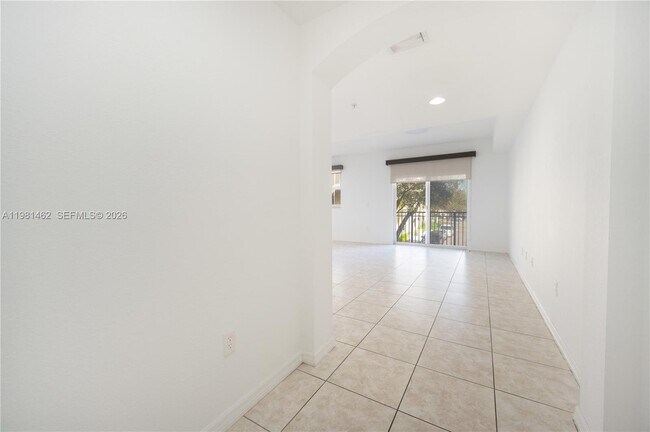 10885 NW 89th Terrace in Doral, FL - Building Photo - Building Photo