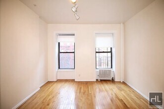 251 W 18th St-Unit -3E in New York, NY - Building Photo - Building Photo