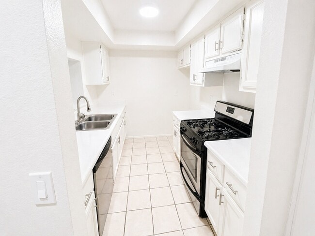 15020 Burbank Blvd, Unit 1O2