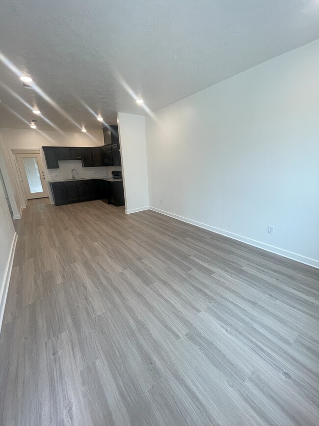 1610 W 5th St in Caldwell, TX - Foto de edificio - Building Photo