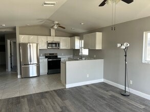 2914 Santa Barbara Blvd in Cape Coral, FL - Building Photo - Building Photo