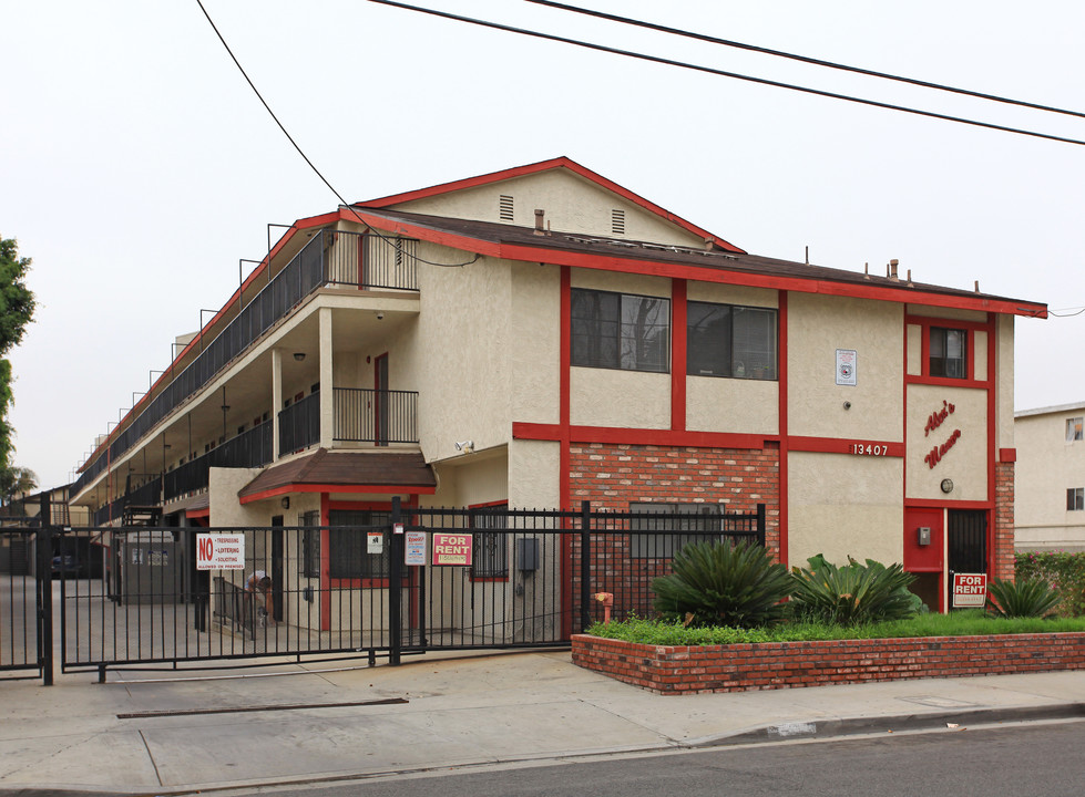 Alex's Manor in Hawthorne, CA - Building Photo