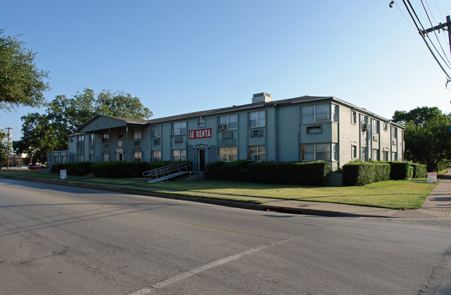 Santa Cruz Apartments in Dallas, TX - Foto de edificio - Building Photo