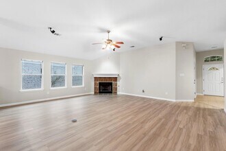 2205 Speidel Dr in Pflugerville, TX - Foto de edificio - Building Photo