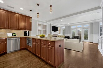 2210 W Addison St in Chicago, IL - Building Photo - Building Photo