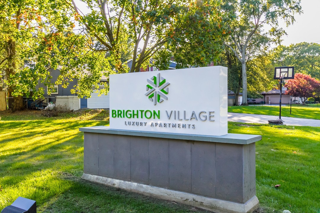Brighton Village in Rochester, NY - Foto de edificio