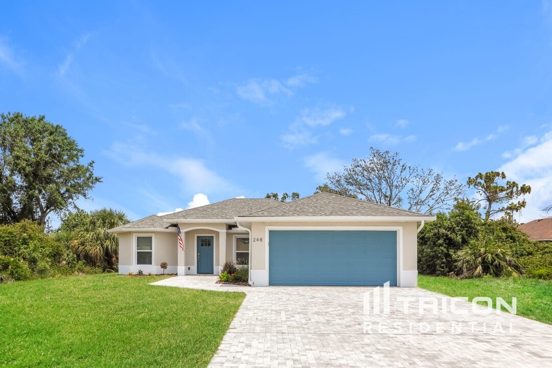 248 Wayne Rd in Rotonda West, FL - Building Photo
