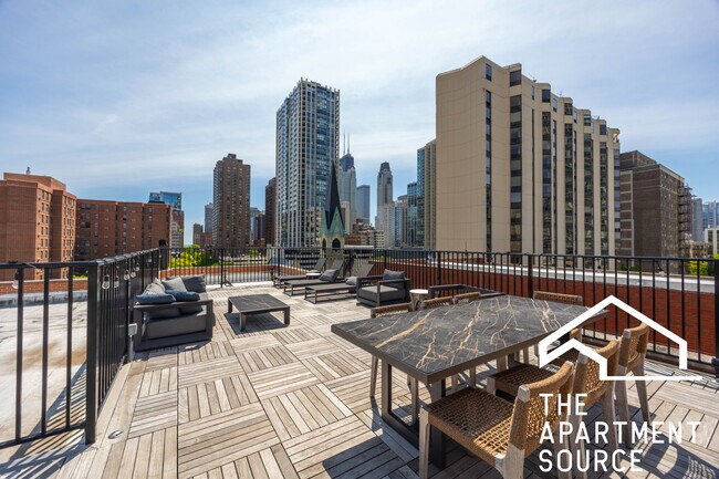 1200 N La Salle Dr, Unit 427 in Chicago, IL - Building Photo - Building Photo