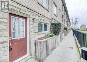 75 Turntable Crescent in Toronto, ON - Building Photo - Building Photo