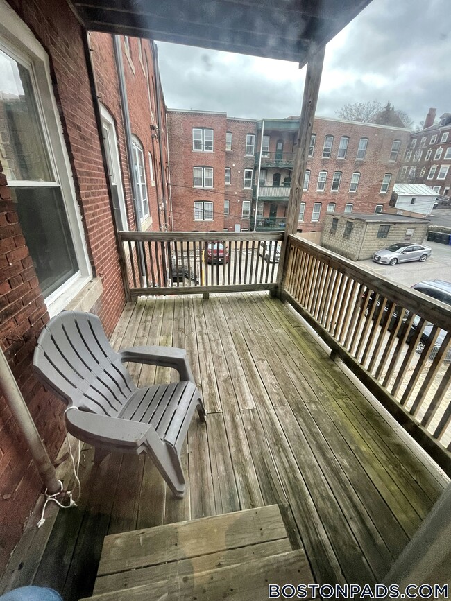 1689 Beacon St in Brookline, MA - Building Photo - Building Photo