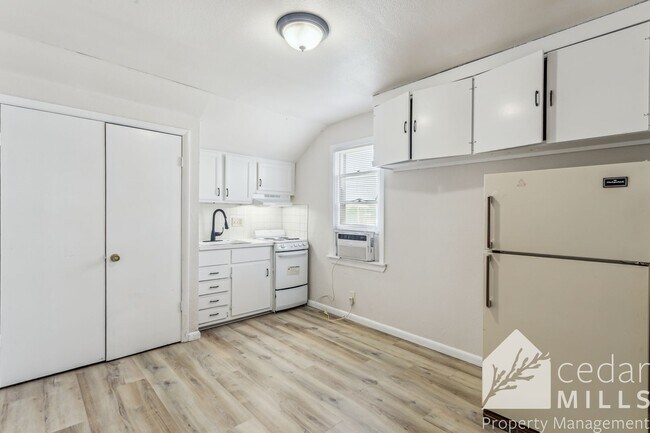 property at 1728 N Hillside St