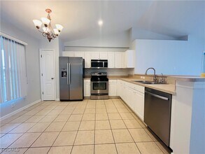 313 NE 30th St in Cape Coral, FL - Building Photo - Building Photo
