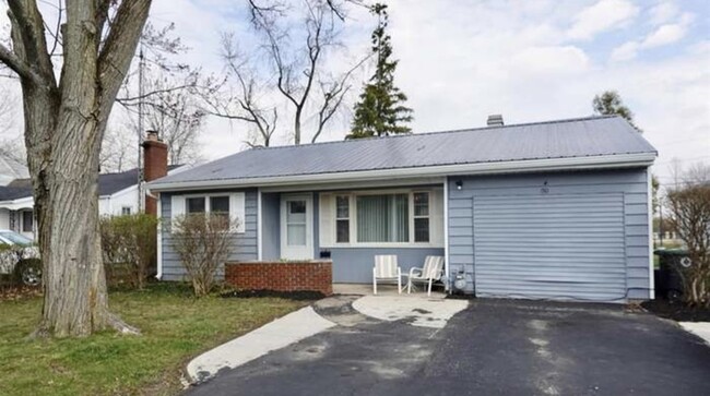 property at 1508 N Woodridge Ave