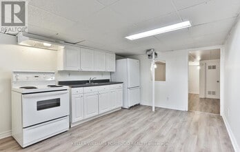 98 Uxbridge Ave in Toronto, ON - Building Photo - Building Photo