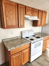 2 Seminole St, Unit Unit 2 in Warwick, RI - Foto de edificio - Building Photo