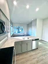 2330 Yakima Ct in Tacoma, WA - Building Photo - Building Photo