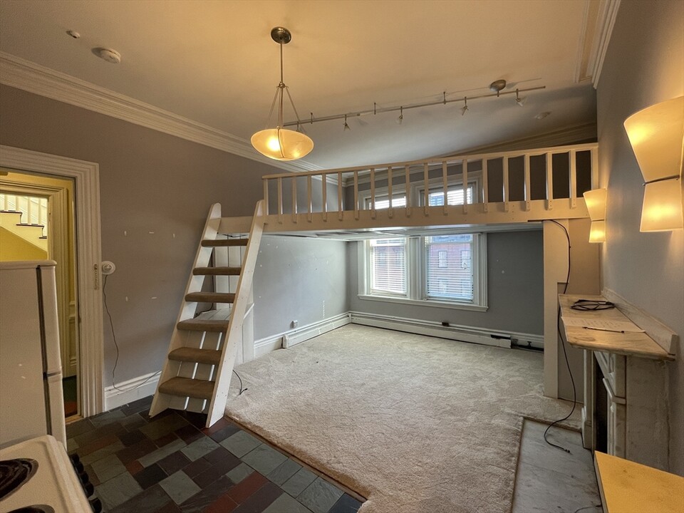 359 Beacon St, Unit 3B in Boston, MA - Building Photo