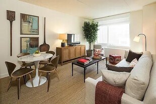 511 W 44th St in New York, NY - Building Photo