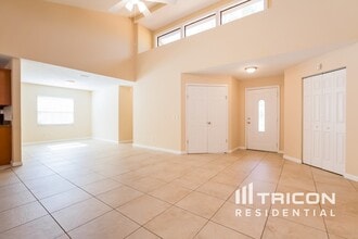 1605 Long Pond Dr in Valrico, FL - Building Photo - Building Photo
