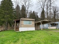 152 Camelot Dr photo'