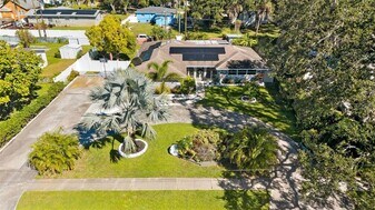 2401 26th Ave S in St. Petersburg, FL - Building Photo