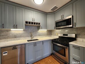 22 North Lake Dr in Hamden, CT - Foto de edificio - Building Photo