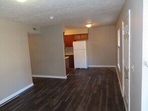 146 Indiana Ave, Unit 146 INDIANA AVE #A in Oak Grove, KY - Building Photo - Building Photo