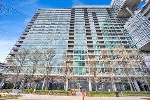 9725 Woods Dr in Skokie, IL - Building Photo